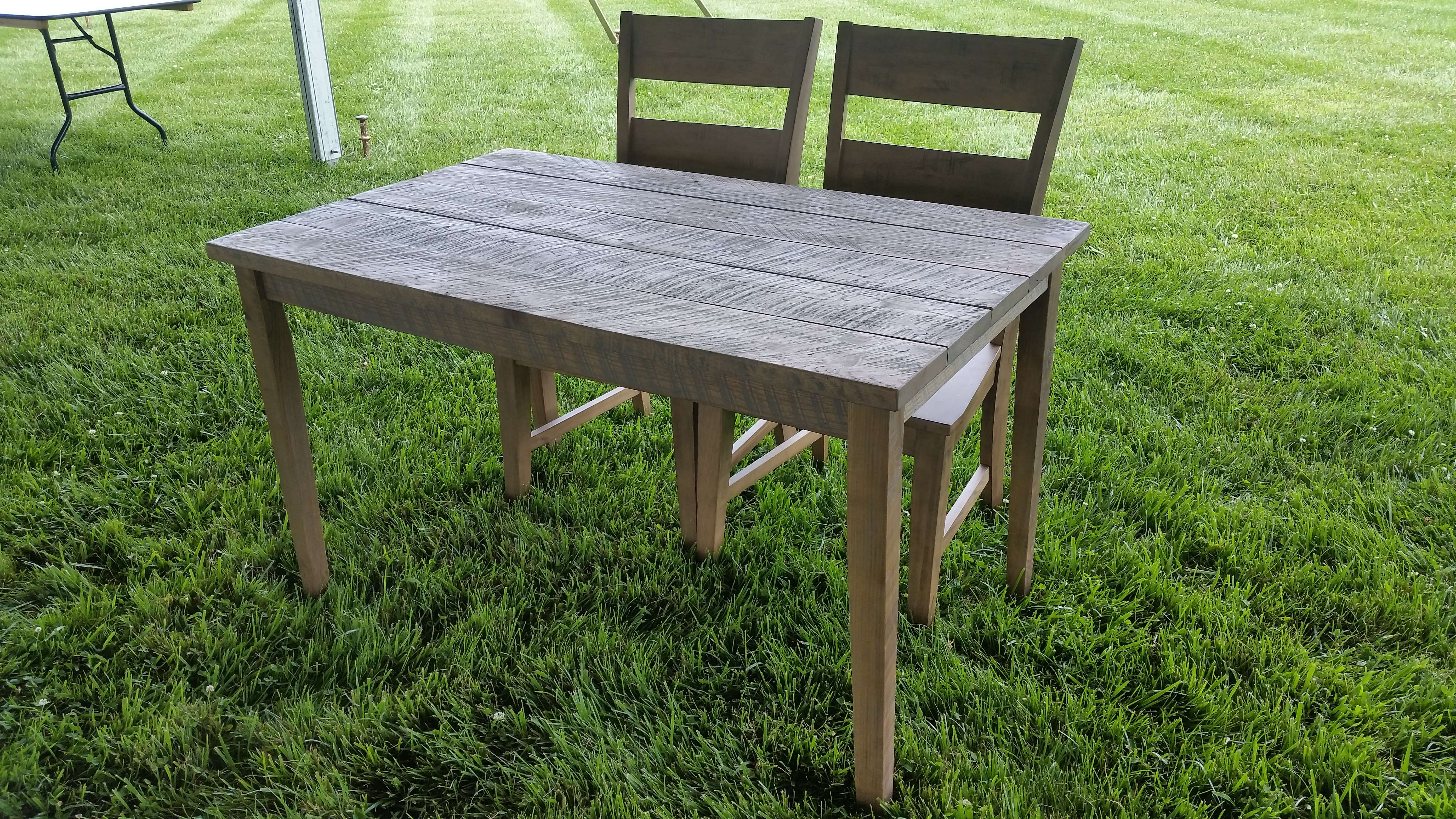 Sweethearts farm table